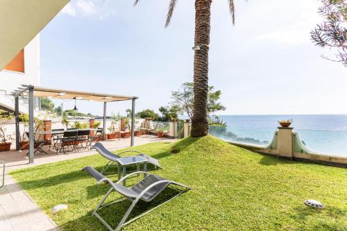 Penelope Seaview Apartment - image 8