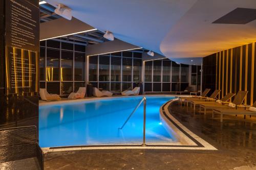 Swimming pool, Hotel Las Americas Golden Tower Panama in Panama City