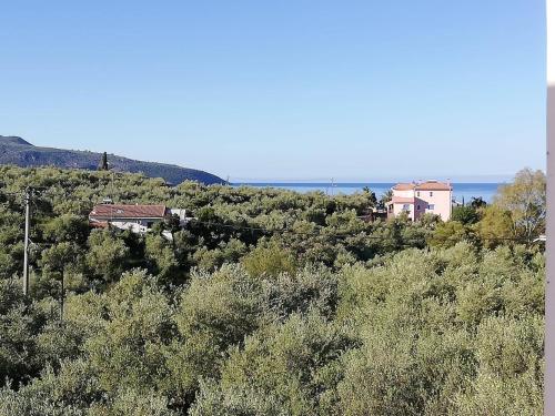 Avia, house with privillaged view, 100 meters from the sea