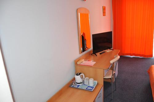 Hotel BelleVille - Tap to explore photos