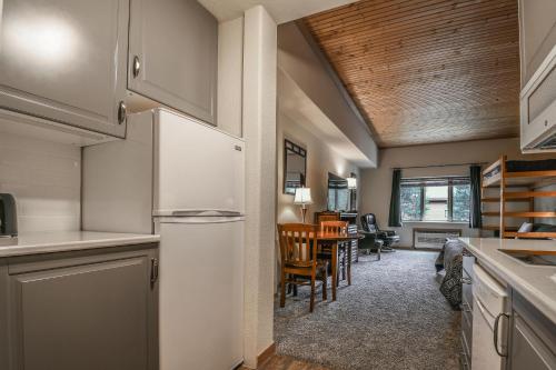 Gateway Lodge 5002 - image 6