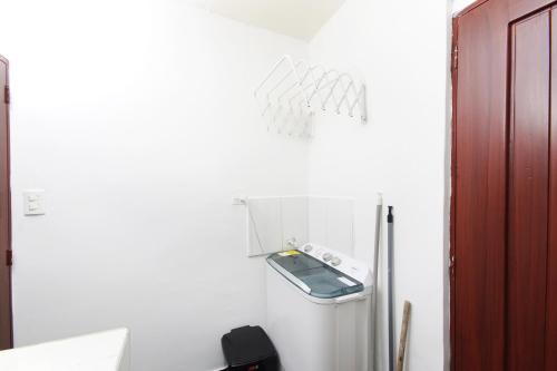 One-Bedroom Apartment image 6
