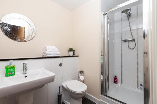 2 Bedroom 2 Bathroom Apartment in Central Milton Keynes with Free Parking and Smart TV - Contractors