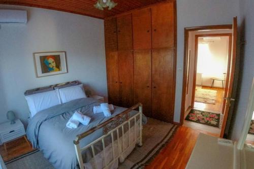 Breathtaking Lake View Cottage with a Fireplace Next to Ioannina City!