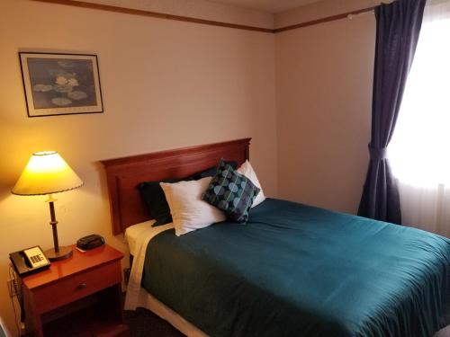 Moosomin Country Squire Inn