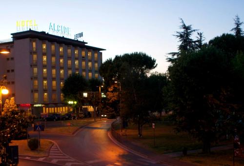 ทางเข้า, Hotel Alcide in กลางเมืองปอจจิบอนซี