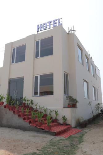 Mangal Grand Hotel in Beavara
