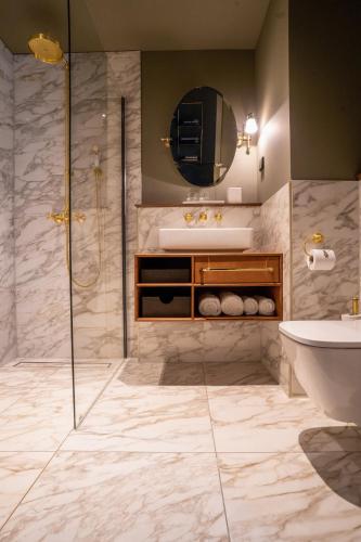 The Collector Hotel - image 14