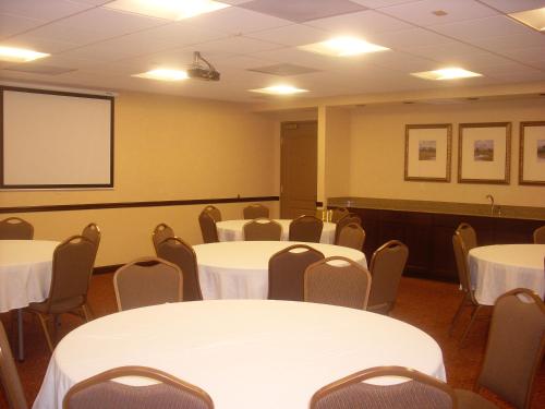 Country Inn & Suites by Radisson Baltimore North MD - image 6