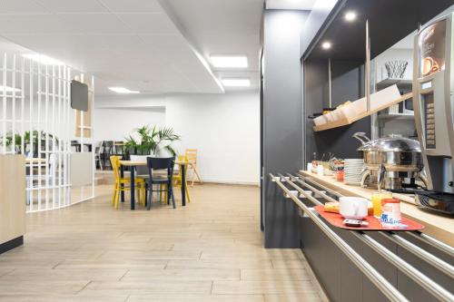 Food and beverages, B&B Hotel LYON Centre Monplaisir near Institut & Musee Lumiere