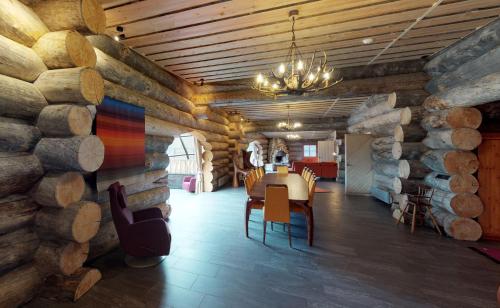 Kakslauttanen Arctic Resort - Igloos and Chalets - image 6
