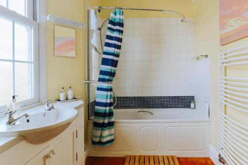 Ivy House Cornwall B&B Room Type - Twin Room