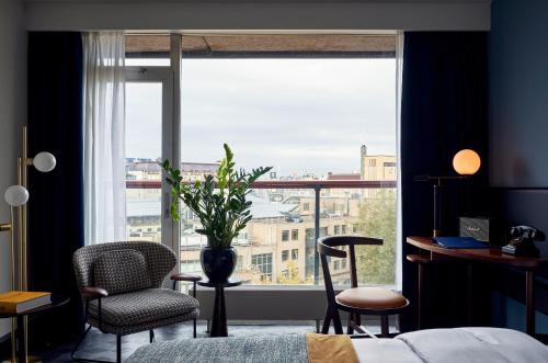 room detail thumbnail 1