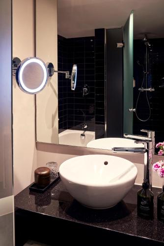 room detail thumbnail 2