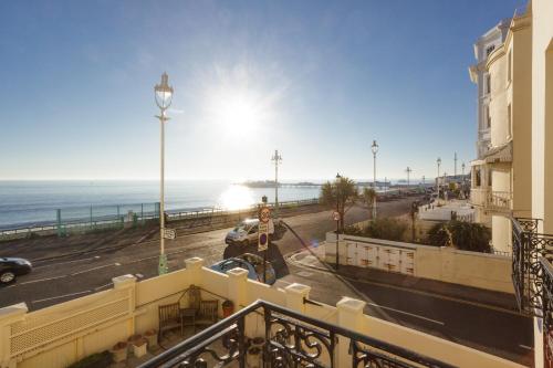 Sea-facing Art Deco Apartment