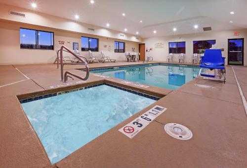 Country Inn & Suites by Radisson Lubbock TX - image 9