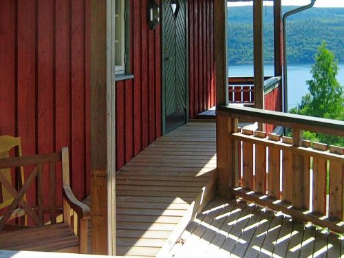 Four-Bedroom Holiday home in Follafoss