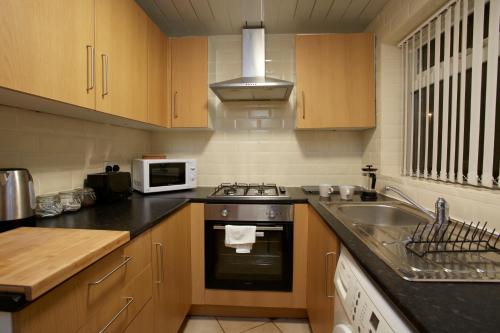 Kitchen, Spacious Stylish Residence in Beeston