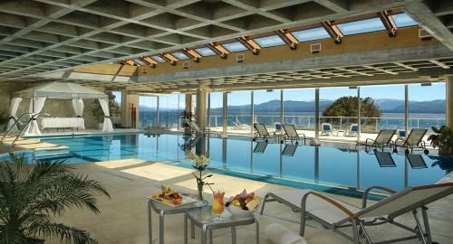 Piscina, Cacique Inacayal Lake Hotel & Spa in San Carlos de Bariloche