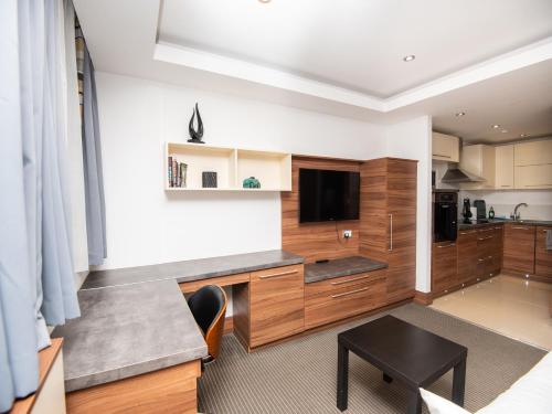 OYO Livin' Serviced Apartments - image 8