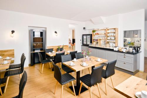 Old Town Hotel - image 6