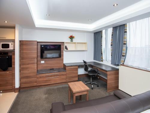 OYO Livin' Serviced Apartments - image 3