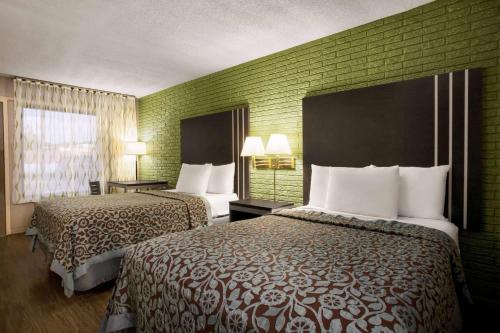 Days Inn by Wyndham Hardeeville/ I-95 State Line - image 3