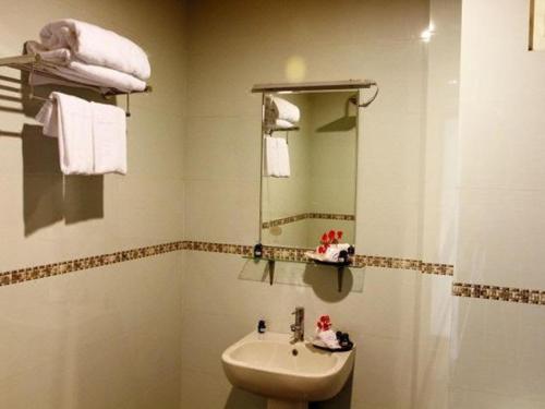 Bathroom, 81 Hotel Inlay in Inle Lake