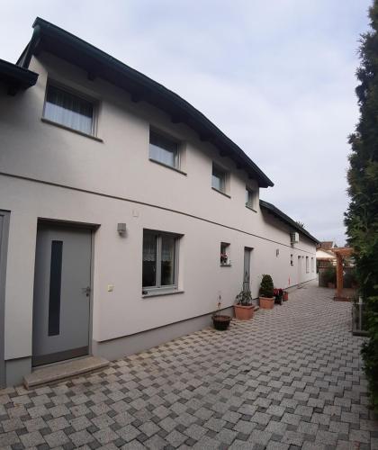  Appartements Königshofer, Pension in Neusiedl am See