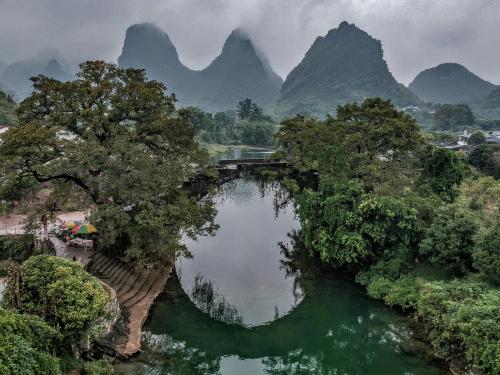 Yangshuo Mountain Retreat