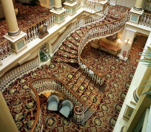 Royal Hotel - image 8
