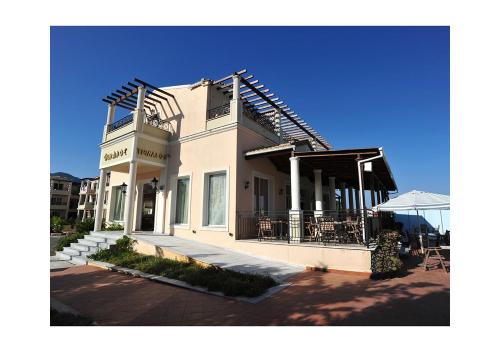 Thinalos ApartHotel in Acharavi