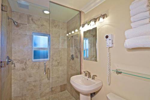 2 bedrooms, 3 beds
