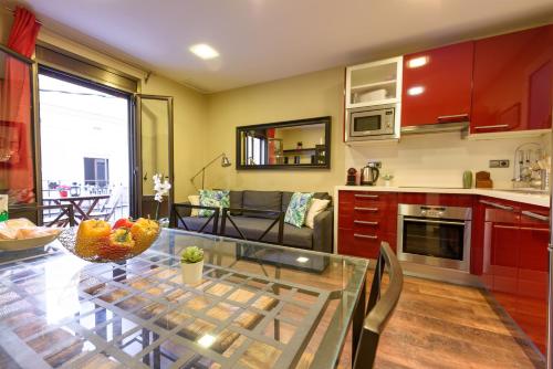 RamblasRentals Cozy Renovated 2BR with Balcony Lift 20M Rambla - Parking - Wifi