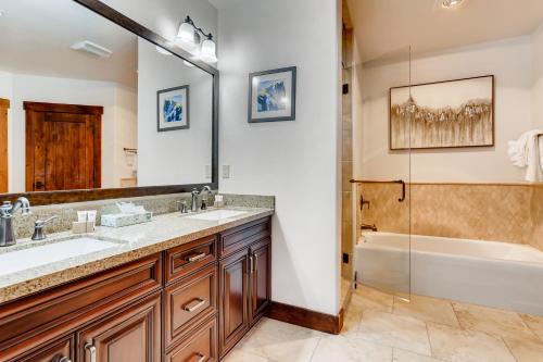 True Ski-In Ski-Out Luxury Condo condo - image 6