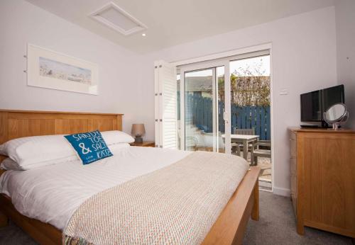 Mawgan Porth Apartments - image 4