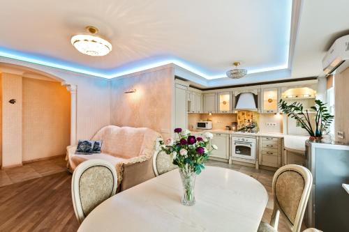 Bars Apartment with Jacuzzi - image 6