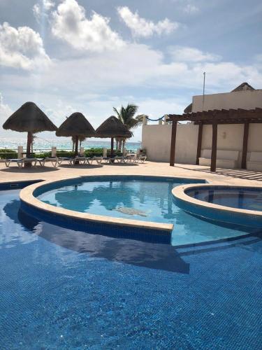 Beachfront Villa in The Heart of Cancun