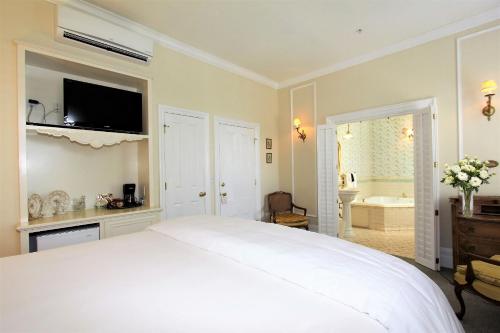 Executive Suite with Spa Bath