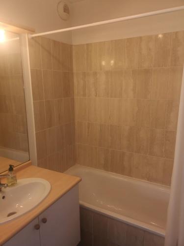 Charmant F2 Port Marianne (15 Min Plages/Centre-ville) in Parc Marianne