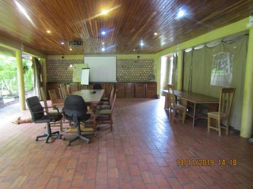Trung tâm dịch vụ văn phòng, Hospitality Connect in Kampala