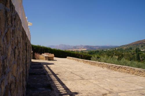 Casa Rural los Rosales, Gran Casa con Piscina en Ronda gîte à louer Frontones