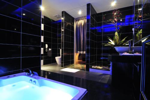 シャワー, ワン プラス ワン ホテル (One Plus One Hotel) in 龍潭区（ロンタン）