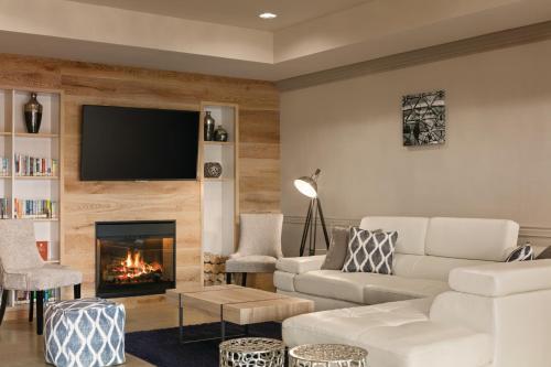 Előcsarnok, Country Inn & Suites by Radisson, Tampa Airport North, FL near Wildlife on Easy Street/Big Cat Rescue