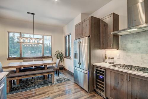 5th Ave #2 3Br 3Ba townhouse - image 4