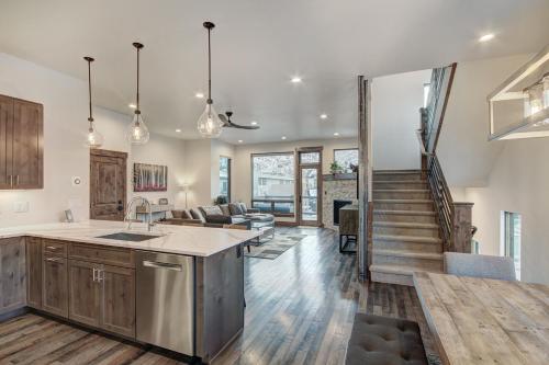 5th Ave #2 3Br 3Ba townhouse - image 6