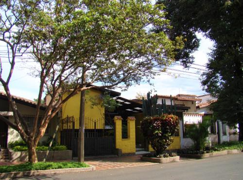 ทัศนียภาพภายนอกโรงแรม, Yellow House Hostel in เอสตาดิโอ