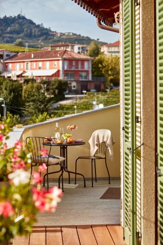 Skats, Casa Svizzera Agriturismo in Barolo