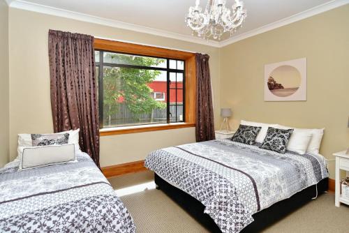 Five-Bedroom House image 6