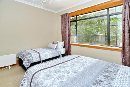 Five-Bedroom House image 5